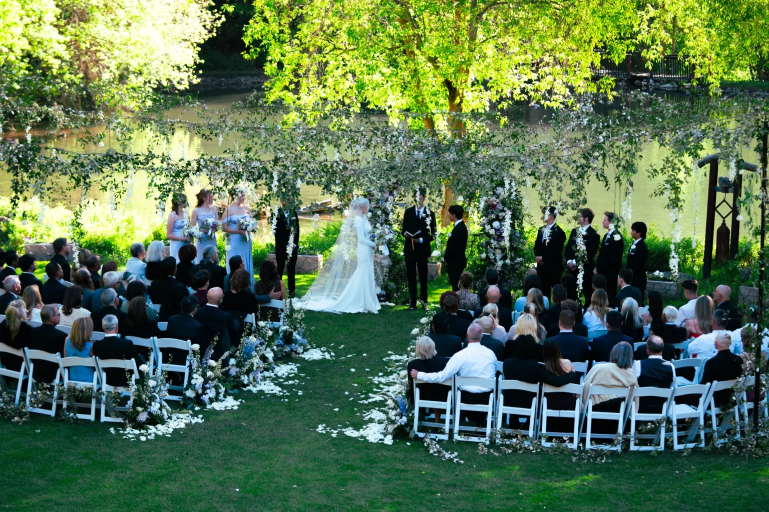wedding ceremonies at the lakeside garden meadow